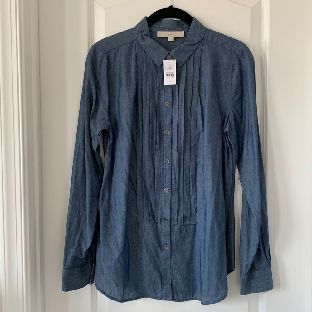 NWT LOFT Chambray Pleated Front Buttons Long Sleeves Collared Shirt Size Small